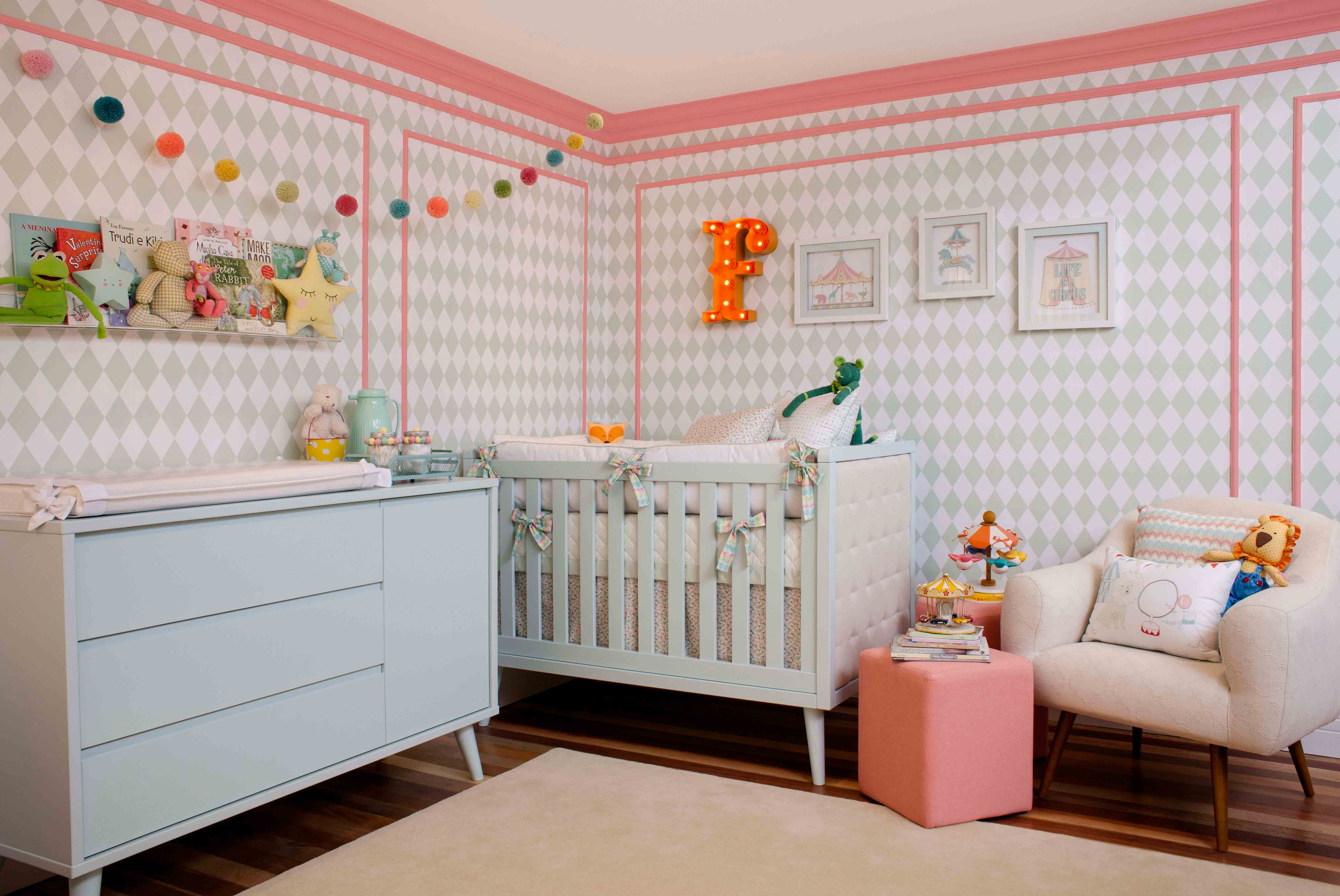 quarto de bebe rosa e verde